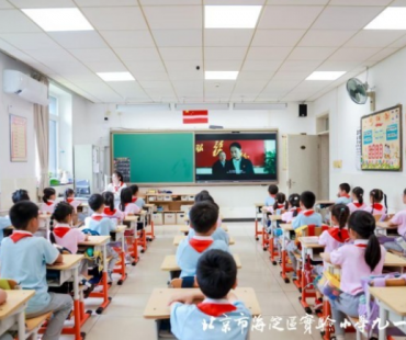 李雪健主演援疆题材电影走进校园