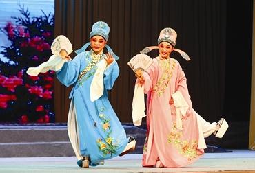 “一喜一悲”黄梅传奇 座无虚席“吴琼魅力”