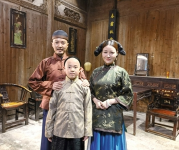 与英雄重逢 ——本土红色微电影《少年夏明翰在崇阳》拍摄的背后  文章来自: 咸宁新闻网 http://www.xnnews.com.cn  原文参考：http://www.xnnews.com.cn/