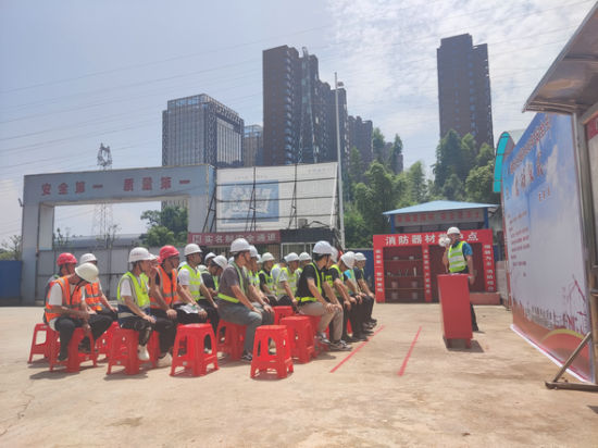 碧桂园湘北区域“安全生产月”活动现场