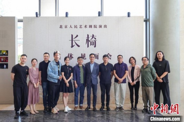 北京人艺推出新排剧目《长椅》纪念小剧场戏剧40周年