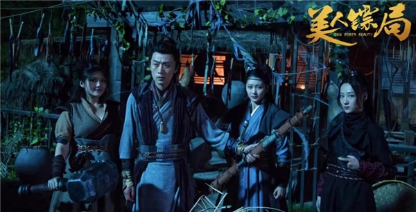 某朝年间,齐王杀兄长灵宗夺位,灵宗幼子出逃,忠于灵宗的朝臣纷纷被诛,天下动荡。忠威镖局夏南山携爱女夏胜春护送“藏宝图”到杭州府,助镇南将军起兵复辟。不料夏总镖头遇刺身亡,独留爱女临危受命。护镖路上危机重重,暗藏杀机。却因菜鸟女镖师不按套路行事而笑点不断,喜感十足。剧情重重反转,更令人物情感关系跌宕起伏,尽显江湖儿女豪迈之气。