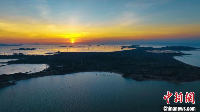 大型纪录片《木兰溪》节目画面,壶公山日出。 福建省广播影视集团卫视中心供图