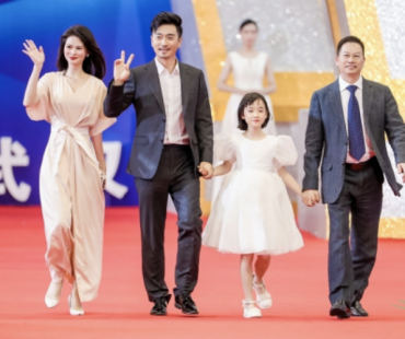 电影《让这首歌作证》主创齐聚江城，百花盛开60年