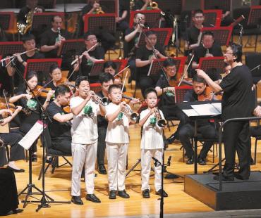 谭利华连续29年执棒 冬奥会开幕式小号手登台