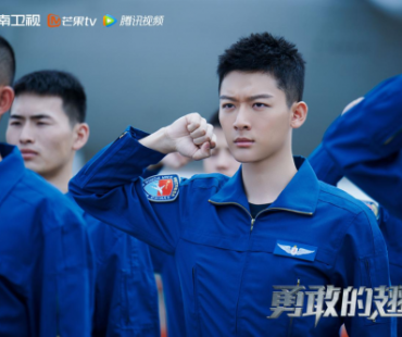 《勇敢的翅膀》开播！张晚意富大龙演绎新时代中国空军故事