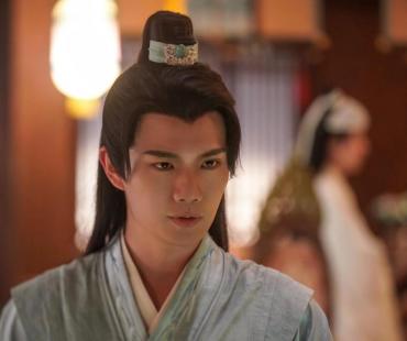 《夜城赋》开播 孙熹之再现翩翩少年古装扮相