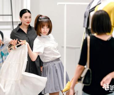 电影《爸爸来了》上线 父女灵魂互换开启奇妙之旅