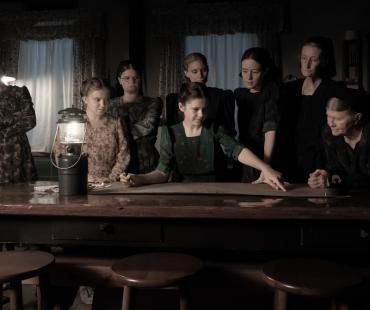 鲁妮·玛拉《女性的谈判》曝剧照 女性的奋起反抗