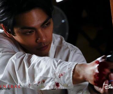  《汉尼拔》曝剧照 柳乐优弥手染血迹深陷恐怖事件