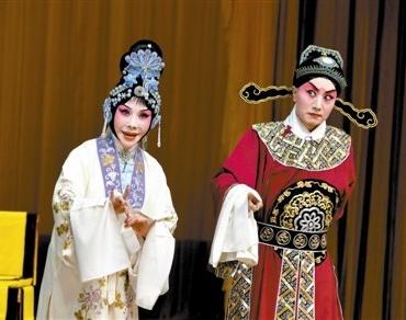 京剧《望江亭》赢得满堂彩