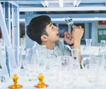 电影《不二兄弟》发布演员特辑 李茂探访特殊学校还原自闭症状态