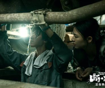 《断·桥》票房破亿曝“姐弟情”特辑 观众：生猛稀缺的好电影！