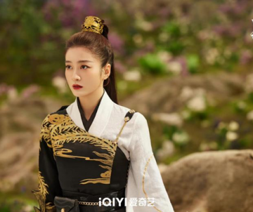 张雪迎新剧《墨白》今日开播，现实和游戏双进阶