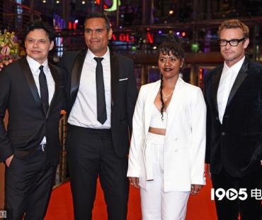 《地狱边缘》举行首映礼 西蒙·贝克等主创出席