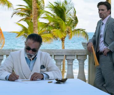 艾米莉布朗特《痛苦骗子》曝预告 桃总再演反派