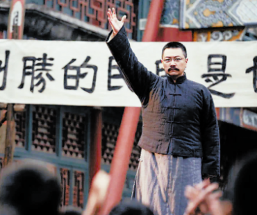 以“沉浸式”表演致敬先烈