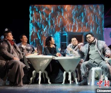 歌剧《波西米亚人》新版上演 中意导演联合执导“穿越未来”