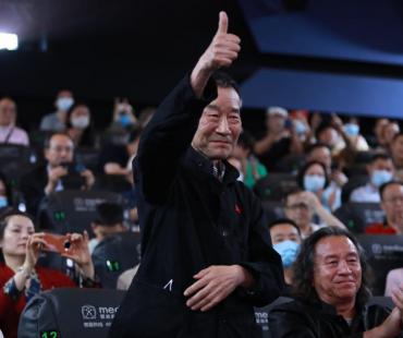 纪录电影《翻转的手心》首映 李雪健等嘉宾出席