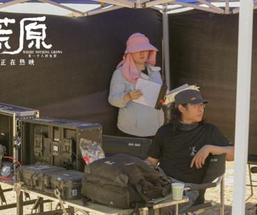 《荒原》发“走下去”特辑，任素汐冒险致敬勇敢坚持的人