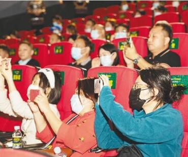 探寻海南教育扶贫题材电影《穿过雨林》拍摄背后的故事——光影抒写巨变 匠心打磨精品