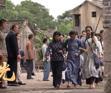 战火中的青春与爱情，电影《追光》9月15日全国上映